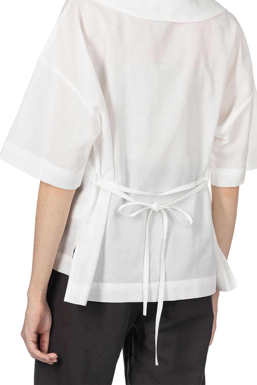 Manon - Butterfly Collar Pullover Shirt - White