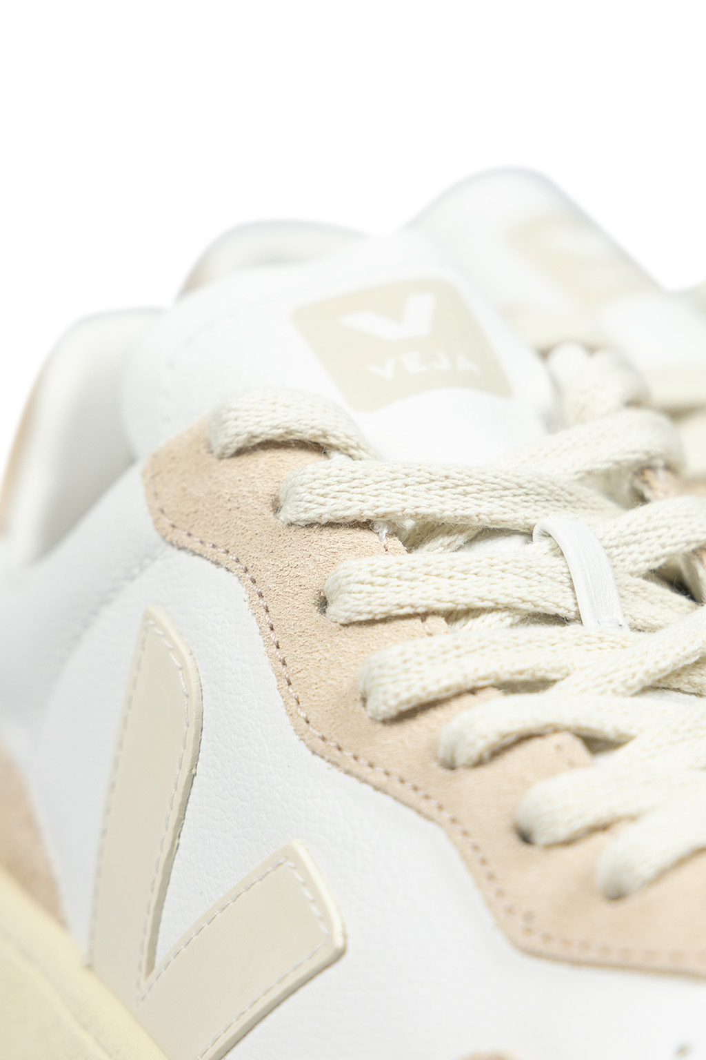 VEJA - V-90 Leather - Extra White Pierre