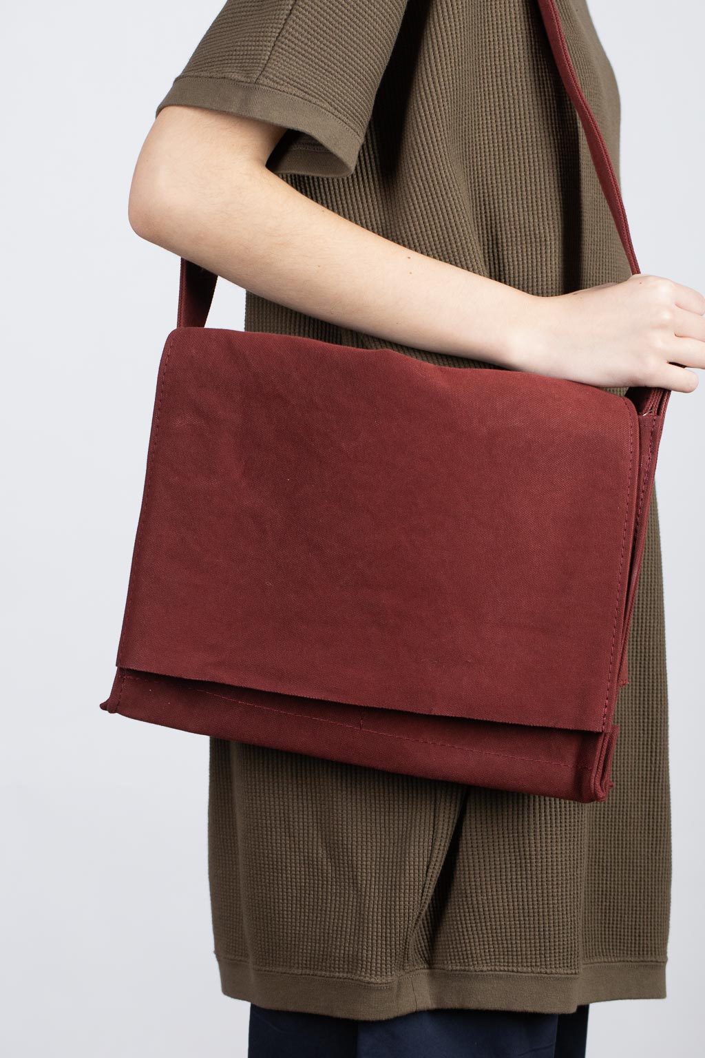 amiacalva Washed Canvas Shoulder Bag - Medium - Burgundy